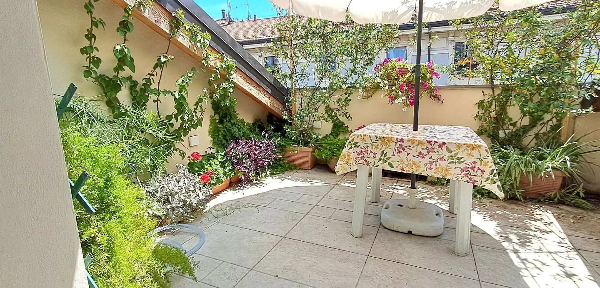 Mansarda Con Terrazzo Centralissima Milano Italien