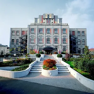 4* מלון Starhotels Business Palace