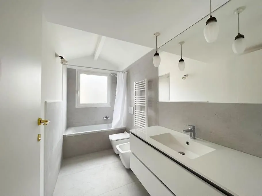 Mansarda Con Terrazzo Centralissima Milan Apartment